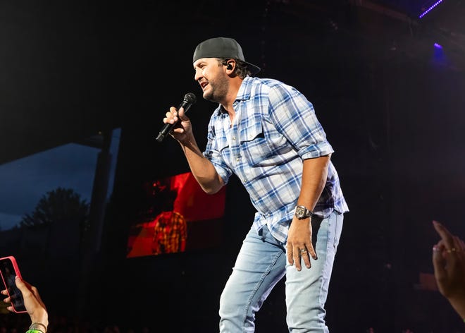 luke bryan a country music superstar 6706dc4738b4a.jpg